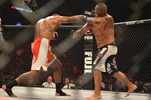 Spong with the straight right hand finding a home!